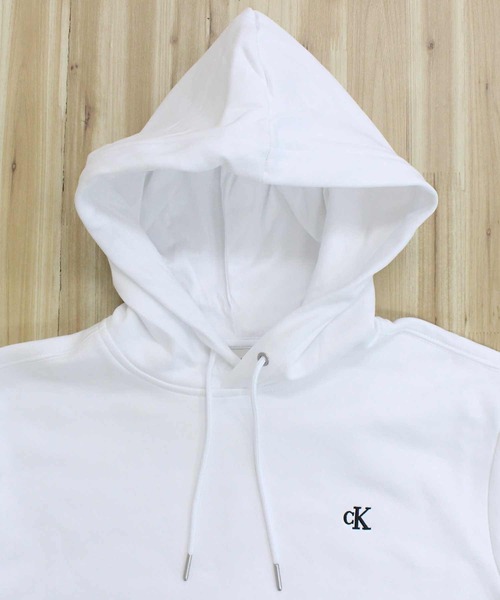 Calvin Klein(カルバン・クライン)の「CK アーカイブフリース プルオーバーフーディ LS ARCHIVE FLEECE PO HOODIE(パーカー・メンズ・ブラック/ホワイト・L/XL/S/M)」の4枚目の写真