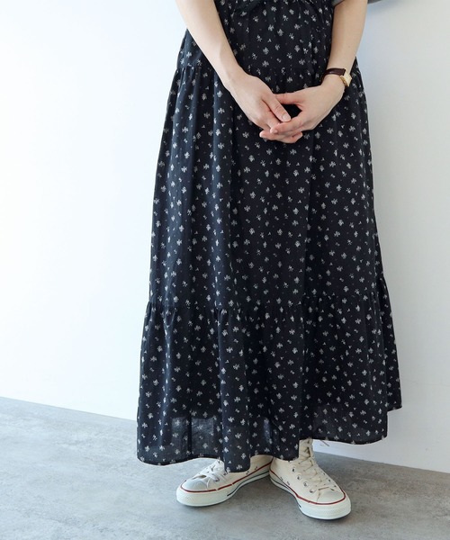 PAR ICI(パーリッシィ)の「小花柄抜染 ギャザースカート(スカート・レディース・ブルー/ブラック・FREE)」の1枚目の写真