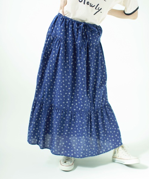 PAR ICI(パーリッシィ)の「小花柄抜染 ギャザースカート(スカート・レディース・ブルー/ブラック・FREE)」の5枚目の写真