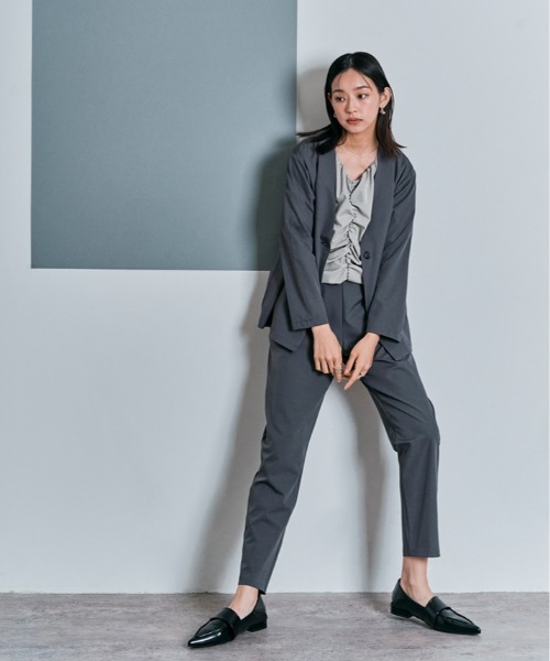 W:Huku(フーク)の「シャーリング ハーフスリーブ ブラウス(シャツ/ブラウス・レディース・オフホワイト/ブラック/サンドベージュ/チャコール・M/L)」の9枚目の写真