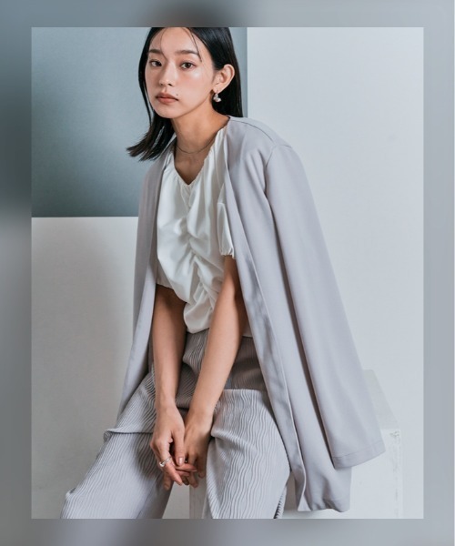 W:Huku(フーク)の「シャーリング ハーフスリーブ ブラウス(シャツ/ブラウス・レディース・オフホワイト/ブラック/サンドベージュ/チャコール・M/L)」の14枚目の写真