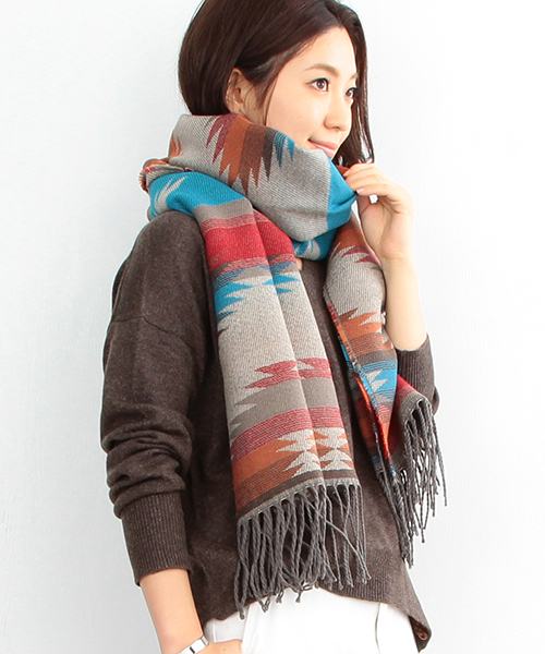 B:MING by BEAMS（ビーミングバイビームス）の「ビーミング by ビームス / ネイティブ柄ストール（マフラー・レディース・ブラック/イエロー/ブルー・ONE SIZE）」の3枚目の写真