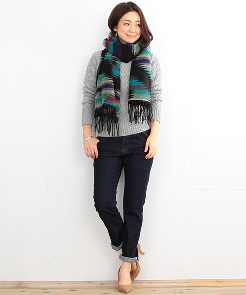 B:MING by BEAMS（ビーミングバイビームス）の「ビーミング by ビームス / ネイティブ柄ストール（マフラー・レディース・ブラック/イエロー/ブルー・ONE SIZE）」の9枚目の写真