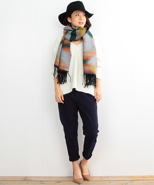 B:MING by BEAMS（ビーミングバイビームス）の「ビーミング by ビームス / ネイティブ柄ストール（マフラー・レディース・ブラック/イエロー/ブルー・ONE SIZE）」の11枚目の写真