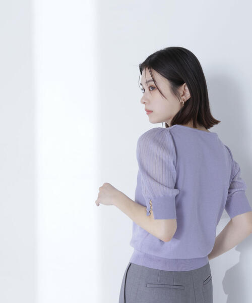 NATURAL BEAUTY BASIC（ナチュラルビューティーベーシック）の「◇シアーラメプリーツスリーブニット（ニット/セーター・レディース・ラベンダー/ベージュ/オフホワイト/チャコールグレー・FREE）」の5枚目の写真