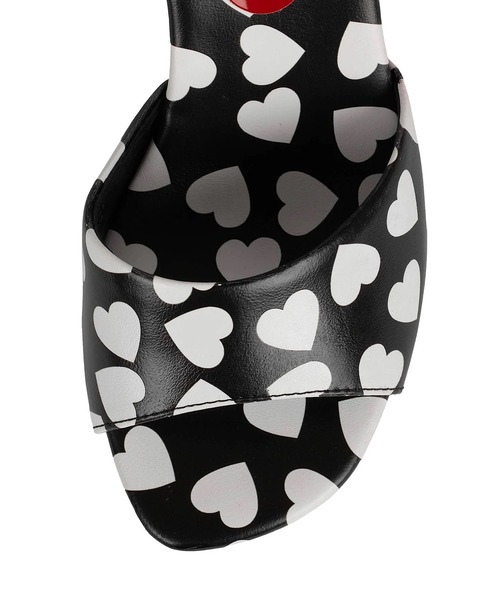 Jeffrey Campbell(ジェフリーキャンベル)の「ハートモチーフサンダル(サンダル・レディース・ブラック×ホワイト・36/35/38/37/39)」の2枚目の写真