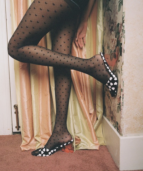 Jeffrey Campbell(ジェフリーキャンベル)の「ハートモチーフサンダル(サンダル・レディース・ブラック×ホワイト・36/35/38/37/39)」の4枚目の写真