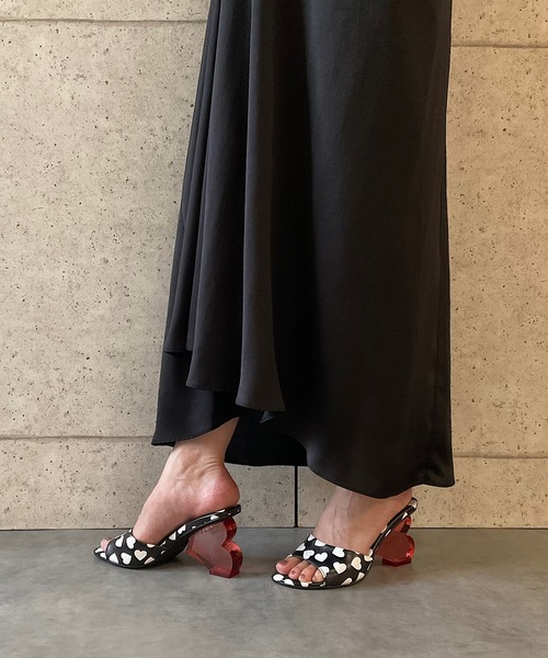Jeffrey Campbell(ジェフリーキャンベル)の「ハートモチーフサンダル(サンダル・レディース・ブラック×ホワイト・36/35/38/37/39)」の22枚目の写真