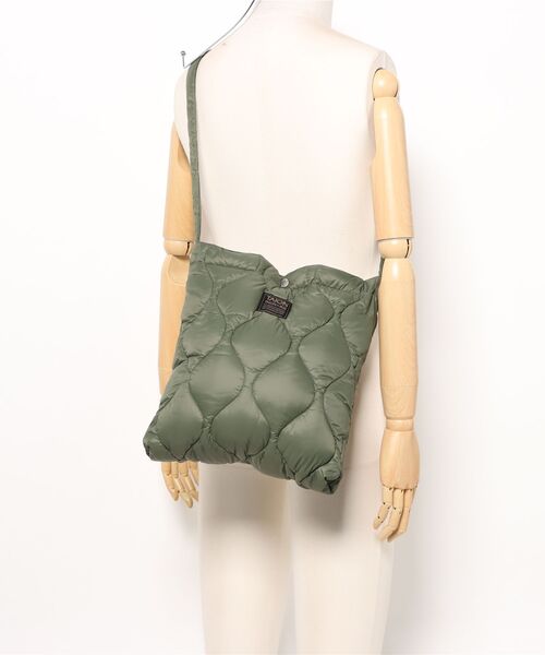 TAION(タイオン)の「CROSS BODY DOWN BAG-M BG05ALSML-M(ショルダーバッグ・メンズ・カーキ・FREE)」の3枚目の写真