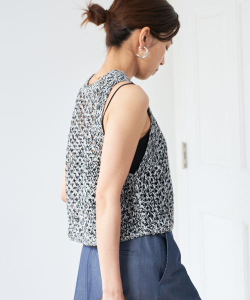 IENA（イエナ）の「メッシュアメスリプルオーバー（ニット/セーター・レディース・アイボリー/チャコールグレー・FREE）」の3枚目の写真