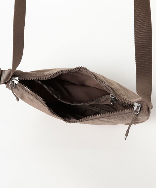 NIKE（ナイキ）の「NIKE / クレセント クロスボディバッグ（ショルダーバッグ・レディース・ライトブラウン・ONE SIZE）」の10枚目の写真