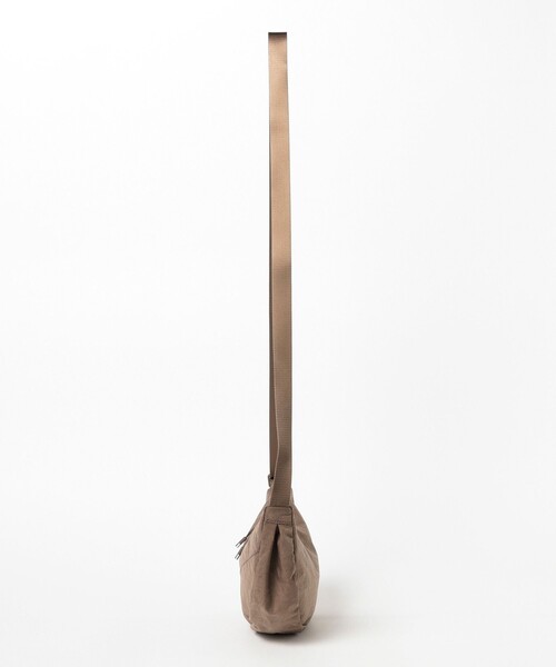 NIKE（ナイキ）の「NIKE / クレセント クロスボディバッグ（ショルダーバッグ・レディース・ライトブラウン・ONE SIZE）」の11枚目の写真