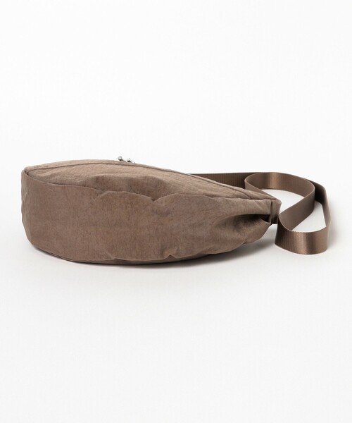 NIKE（ナイキ）の「NIKE / クレセント クロスボディバッグ（ショルダーバッグ・レディース・ライトブラウン・ONE SIZE）」の13枚目の写真