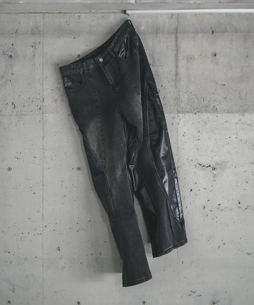 Shoowtime（ショウタイム）の「Wide denim pants with synthetic leather design / ポイント合成皮革デザインワイドデニムパンツ（デニムパンツ・メンズ・ブルー系/ブラック系・X-LARGE/LARGE/MEDIUM/SMALL）」の4枚目の写真