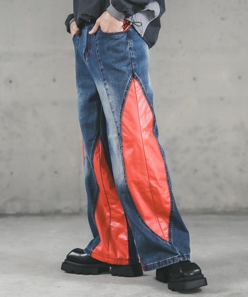 Shoowtime（ショウタイム）の「Wide denim pants with synthetic leather design / ポイント合成皮革デザインワイドデニムパンツ（デニムパンツ・メンズ・ブルー系/ブラック系・X-LARGE/LARGE/MEDIUM/SMALL）」の15枚目の写真