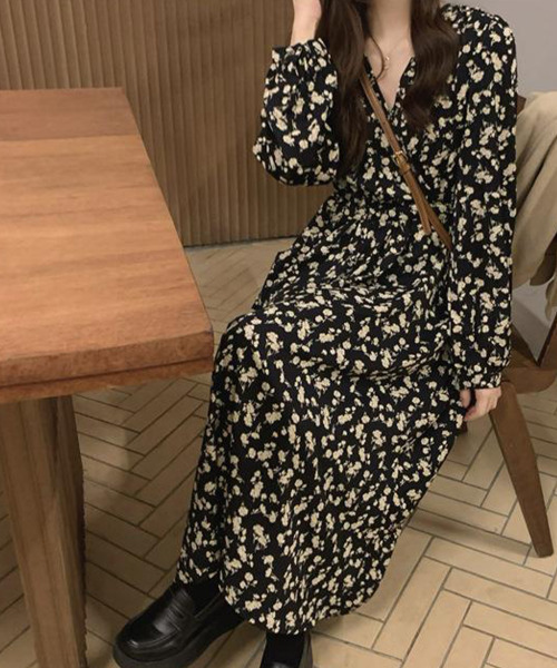 VIVID LADY(ビビッドレディー)の「花柄カシュクールロングワンピース 長袖(ワンピース・レディース・ブラック・FREE)」の3枚目の写真