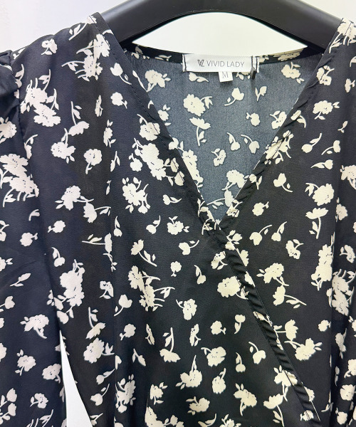 VIVID LADY(ビビッドレディー)の「花柄カシュクールロングワンピース 長袖(ワンピース・レディース・ブラック・FREE)」の19枚目の写真