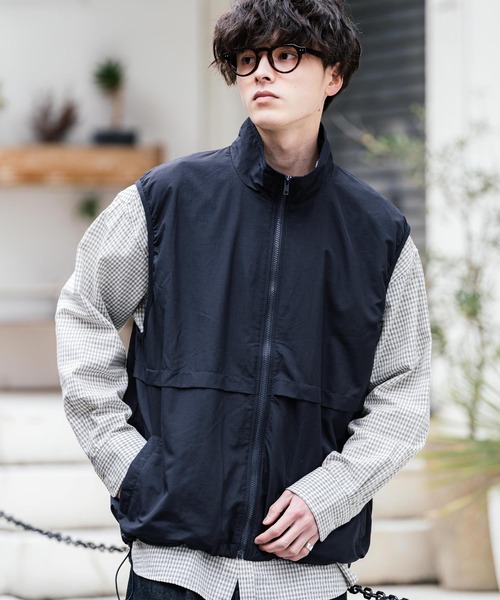 Rocky Monroe（ロッキーモンロー）の「ルーズシルエット 裏メッシュスタンドネック前開きナイロンベスト（ベスト・メンズ・チャコール/ブラック/ネイビー/グレー・M/L/XL）」の4枚目の写真