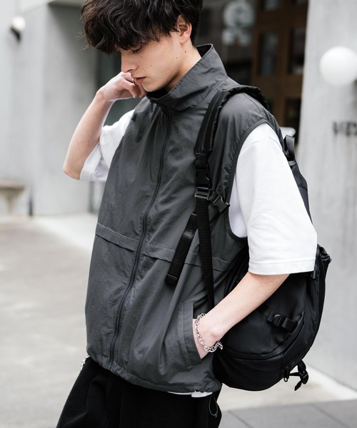 Rocky Monroe（ロッキーモンロー）の「ルーズシルエット 裏メッシュスタンドネック前開きナイロンベスト（ベスト・メンズ・チャコール/ブラック/ネイビー/グレー・M/L/XL）」の3枚目の写真