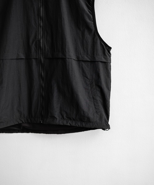 Rocky Monroe（ロッキーモンロー）の「ルーズシルエット 裏メッシュスタンドネック前開きナイロンベスト（ベスト・メンズ・チャコール/ブラック/ネイビー/グレー・M/L/XL）」の16枚目の写真