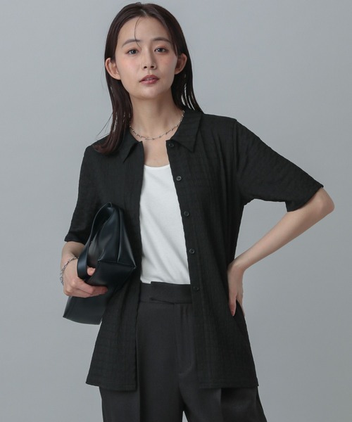 GLOBAL WORK(グローバルワーク)の「MATINEE LINE/ポコポコシャツ半袖/327916(シャツ/ブラウス・レディース・ブラック/アイボリー/セージグリーン・LONG/REGULAR)」の1枚目の写真