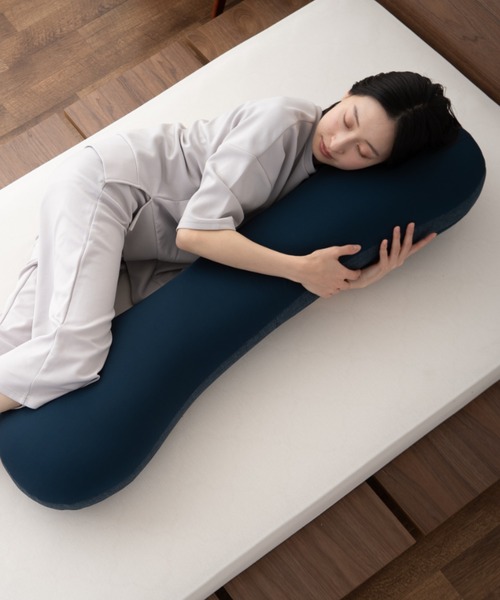 EMOOR(エムール)の「【東京家具】贅沢ボリューム 抱きまくら(クッション/クッションカバー・レディース・ネイビー/グリーン/ワイン/グレー・FREE)」の3枚目の写真