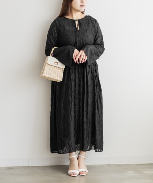 CLETTE(クレット)の「ロング丈シアーレースワンピース(ワンピース・レディース・ブラウン/アイボリー/ブラック・LL/3L/4L)」の4枚目の写真