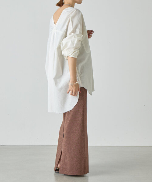 SHENERY（シーナリー）の「Vネックリネンシャツ（シャツ/ブラウス・レディース・レッド/オフホワイト・36/38）」の9枚目の写真