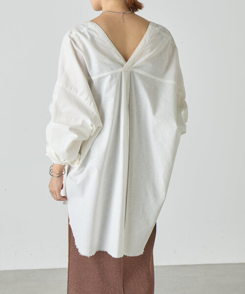 SHENERY（シーナリー）の「Vネックリネンシャツ（シャツ/ブラウス・レディース・レッド/オフホワイト・36/38）」の17枚目の写真