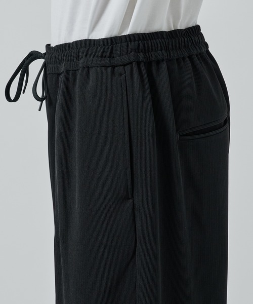 STUDIOUS(ステュディオス)の「DRY DOBBY DOUGI PANTS(スラックス・メンズ・ブラック/グレイッシュベージュ・1/2)」の8枚目の写真