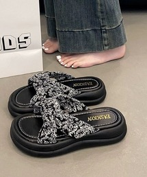 DIAVEL（ディアベル）の「新柄追加/ドット柄クロスリボン厚底サンダル（サンダル）」