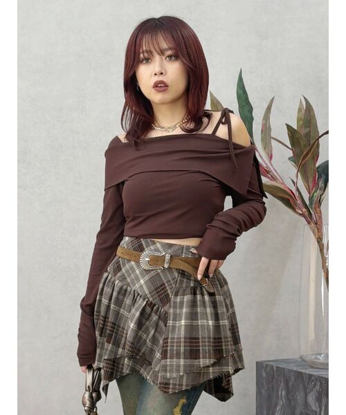 EVRIS(エヴリス)の「リブオフショルトップス 秋服(Tシャツ/カットソー・レディース・ブラック/ブラウン/ブルー・FREE)」の5枚目の写真