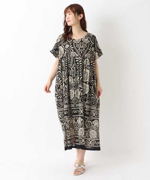 one'sterrace(ワンズテラス)の「リゾート 単色フラワーワンピース(ワンピース・レディース・ブラック系8/グレー系4・02)」の12枚目の写真