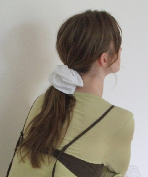 GIUNON(ジウノン)の「embroidery cotton big chouchou / エンブロイダリーコットンビッグシュシュ(シュシュ・レディース・ブラック/ホワイト/ピンク・FREE)」の1枚目の写真