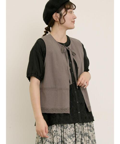 Samansa Mos2（サマンサ モスモス）の「レース付きリボン開きベスト（ベスト・レディース・グレー/チャコールグレー/キナリ・F）」の9枚目の写真