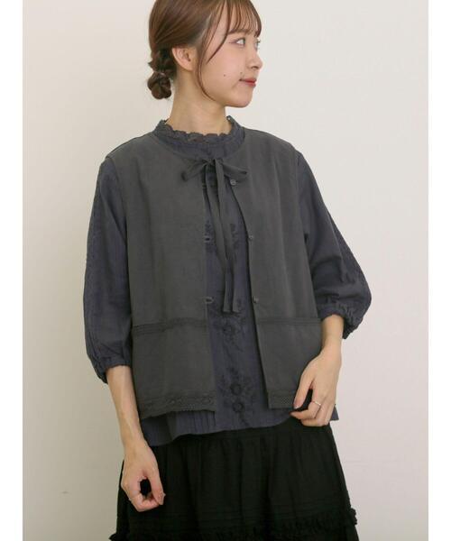 Samansa Mos2（サマンサ モスモス）の「レース付きリボン開きベスト（ベスト・レディース・グレー/チャコールグレー/キナリ・F）」の16枚目の写真