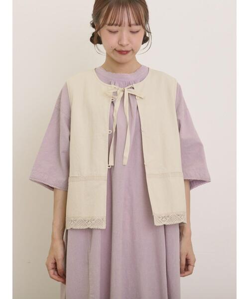 Samansa Mos2（サマンサ モスモス）の「レース付きリボン開きベスト（ベスト・レディース・グレー/チャコールグレー/キナリ・F）」の20枚目の写真