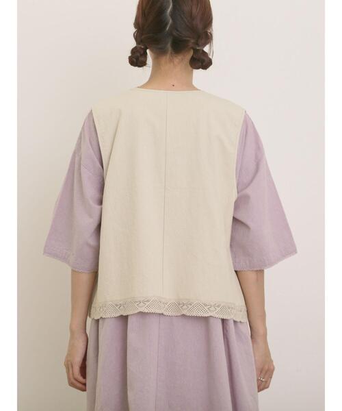 Samansa Mos2（サマンサ モスモス）の「レース付きリボン開きベスト（ベスト・レディース・グレー/チャコールグレー/キナリ・F）」の22枚目の写真