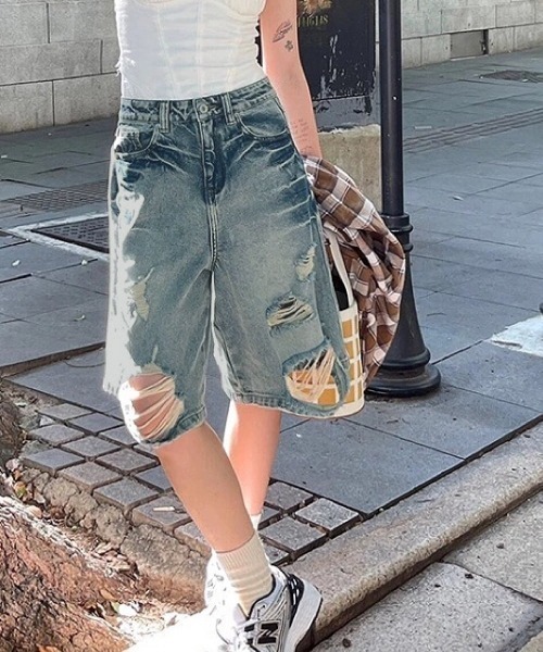 NANEA(ナネア)の「ダメージデニムハーフパンツ(デニムパンツ・レディース・ブルー・X-SMALL/SMALL/MEDIUM/LARGE)」の6枚目の写真