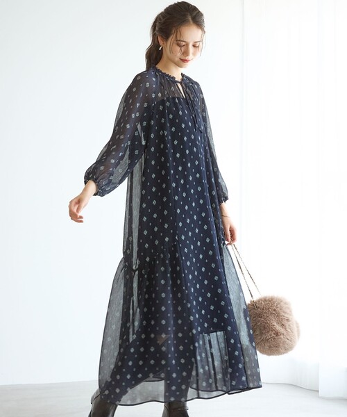 23区(ニジュウサンク)の「【SLOW/一部店舗限定】クレープ フラワープリント ワンピース(ワンピース・レディース・ネイビー系5・38)」の1枚目の写真