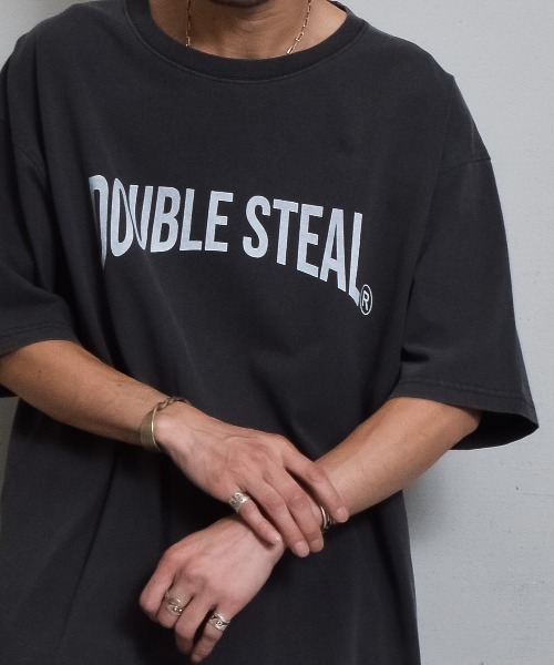 DOUBLE STEAL(ダブルスティール)の「ピグメントアソートロゴ半袖Tシャツ(Tシャツ/カットソー・メンズ・グレー系1/ホワイト系1/アイボリー/サックスブルー/サックスブルー系1/チャコールグレー・LARGE/MEDIUM)」の3枚目の写真