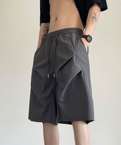 MGV(エムジーヴィー)の「タックデザインハーフパンツ(その他パンツ・メンズ・ライトグレー/ブラック/グレー・MEDIUM/LARGE/X-LARGE)」の3枚目の写真