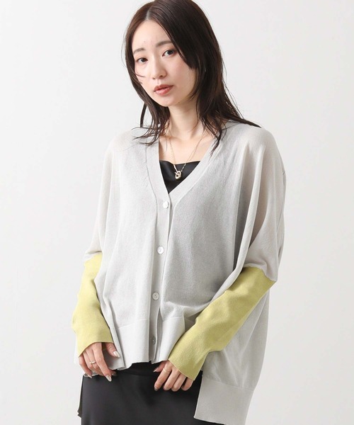 Gready Brilliant（グレディブリリアン）の「シアーポンチョ配色スリーブニット（ニット/セーター・レディース・アイボリー/ライトグレー・FREE）」の2枚目の写真