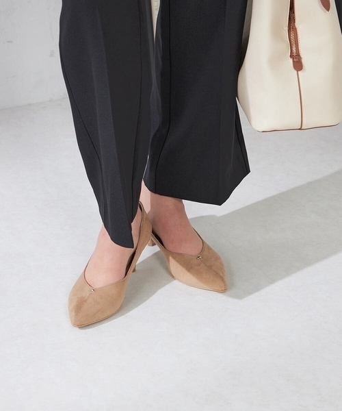 a.v.v(アーヴェヴェ)の「ポイントベーシックパンプス(パンプス・レディース・ブラック/アイボリー・24.5/23.5)」の16枚目の写真