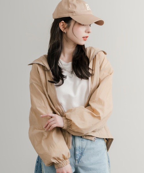 Rocky Monroe(ロッキーモンロー)の「オーバーサイズ ナイロンテックワッシャーフードジャケット/ショート丈マウンテンパーカー(ナイロンジャケット・レディース・ホワイト/ブラック/ベージュ・M/L)」の3枚目の写真
