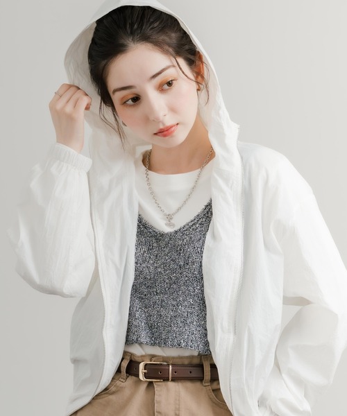 Rocky Monroe(ロッキーモンロー)の「オーバーサイズ ナイロンテックワッシャーフードジャケット/ショート丈マウンテンパーカー(ナイロンジャケット・レディース・ホワイト/ブラック/ベージュ・M/L)」の1枚目の写真