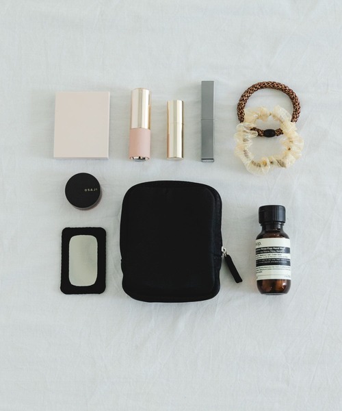 URBAN RESEARCH DOORS（アーバンリサーチドアーズ）の「撥水ポーチ小（ポーチ・レディース・ブラック/ベージュ・ONE）」の4枚目の写真