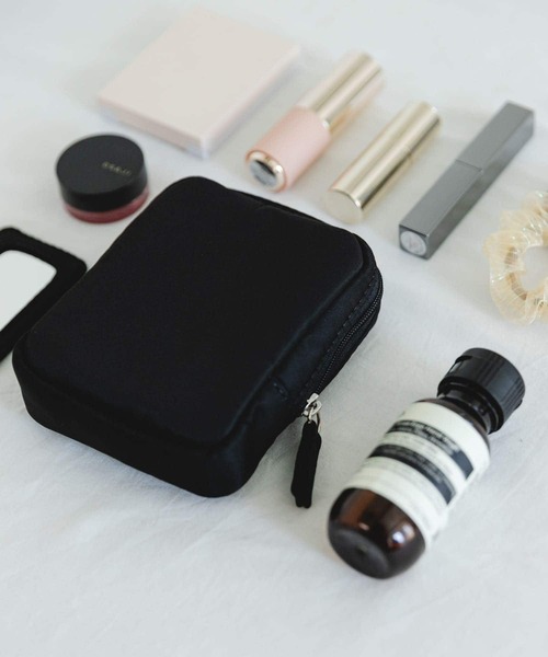 URBAN RESEARCH DOORS（アーバンリサーチドアーズ）の「撥水ポーチ小（ポーチ・レディース・ブラック/ベージュ・ONE）」の5枚目の写真