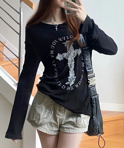 DIAVEL（ディアベル）の「クロスグラフィック ロンT／Dark Y2K Mood（Tシャツ/カットソー・レディース・ブラック/ホワイト・M）」の7枚目の写真