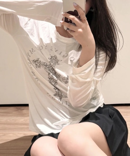 DIAVEL（ディアベル）の「クロスグラフィック ロンT／Dark Y2K Mood（Tシャツ/カットソー・レディース・ブラック/ホワイト・M）」の4枚目の写真